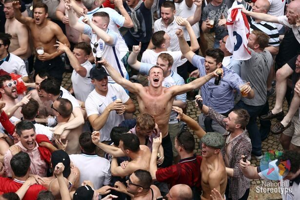 football-fans-9750086
