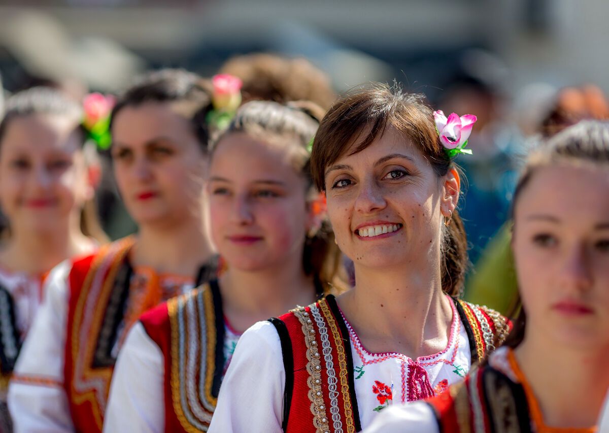 group-of-women-traditional-bulgarian-folklore-in-razlog-bulgaria-1200x853