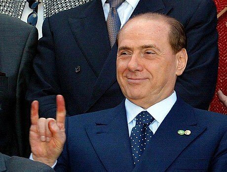 berlusconi_corna-4581879